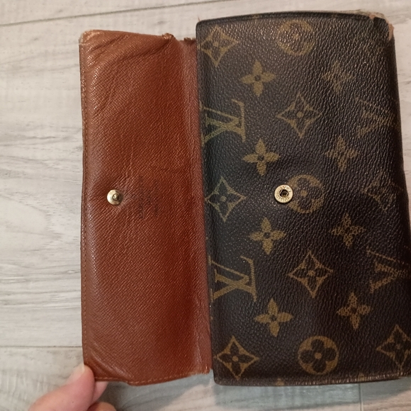 Louis Vuitton Sarah Leather Wallet - Picture 14 of 14